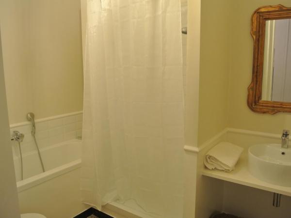 Palazzo Zecchino B&B : photo 2 de la chambre chambre double ou lits jumeaux avec salle de bains privative externe