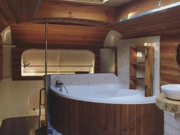 Cosmic English Bus 2 floor : photo 2 de la chambre bungalow deluxe - vue sur jardin