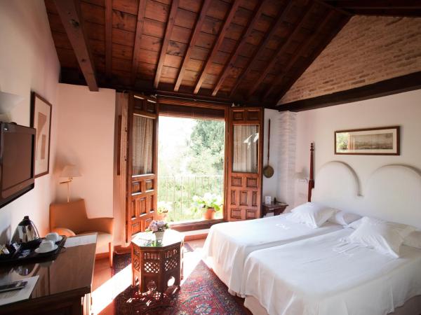 Hotel Casa Morisca : photo 1 de la chambre chambre double ou lits jumeaux supérieure - vue latérale sur alhambra