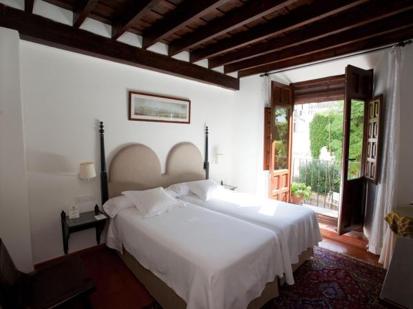 Hotel Casa Morisca : photo 3 de la chambre chambre double ou lits jumeaux supérieure - vue latérale sur alhambra