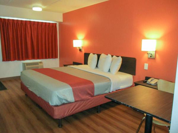 Motel 6-Memphis, TN - Downtown : photo 9 de la chambre chambre lit king-size