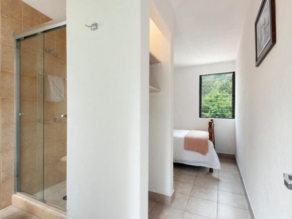 Cuarto en las Lomas : photo 10 de la chambre chambre simple avec salle de bains