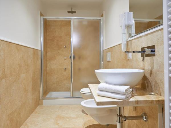 B&B Le Stanze del Duomo : photo 2 de la chambre chambre familiale (2 adultes et 2 enfants)