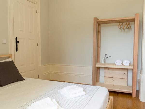 Queen's Garden Hostel : photo 1 de la chambre chambre double avec salle de bains privative