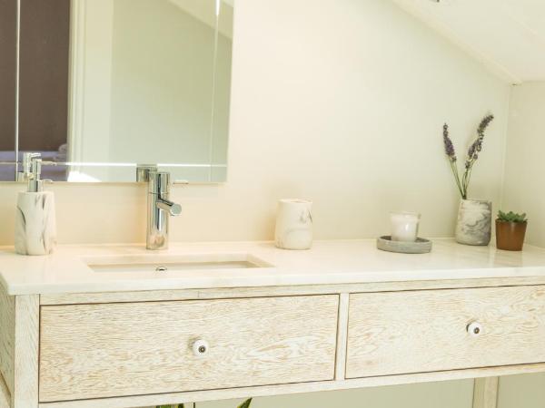 Queen's Garden Hostel : photo 9 de la chambre chambre lit king-size deluxe