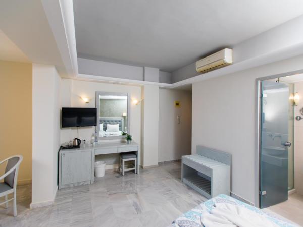 Anita Beach Hotel- Adults Only : photo 3 de la chambre chambre quadruple - vue ville