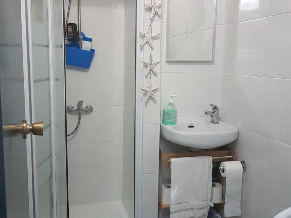 Centric Rooms Mercado : photo 8 de la chambre chambre double avec salle de bains commune