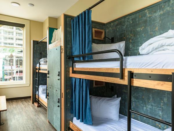 HI New Orleans Hostel : photo 4 de la chambre lit dans dortoir pour femmes de 4 lits
