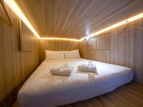 CUBE Boutique Capsule Hotel at Chinatown : photo 1 de la chambre capsule lit queen-size dans dortoir mixte