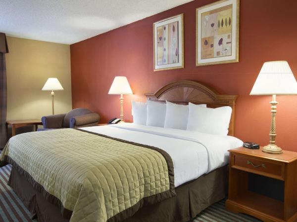 Baymont by Wyndham Oklahoma City Airport : photo 3 de la chambre chambre lit king-size pour personnes à mobilité réduite - non-fumeurs