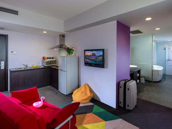 Furama City Centre : photo 4 de la chambre suite familiale