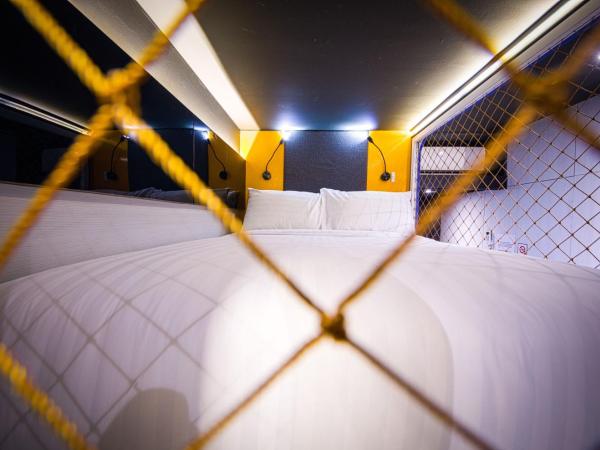CUBE Family Boutique Capsule Hotel at Chinatown : photo 6 de la chambre chambre quadruple de luxe avec 2 lits queen-size