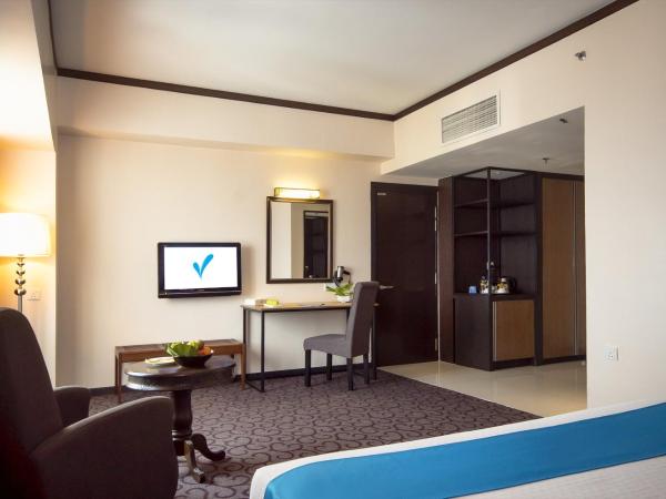 Kinta Riverfront Hotel & Suites : photo 1 de la chambre hébergement lit king-size deluxe supérieur