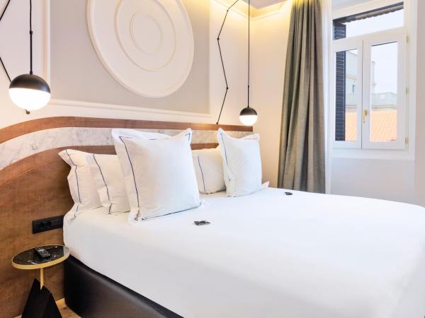 One Shot Fortuny 07 : photo 9 de la chambre chambre exécutive