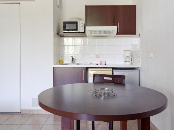 Zenitude Hôtel-Résidences Toulon Six Fours : photo 7 de la chambre studio standard