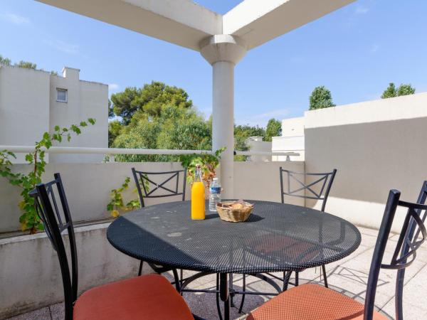 Zenitude Hôtel-Résidences Toulon Six Fours : photo 1 de la chambre appartement supérieur 1 chambre