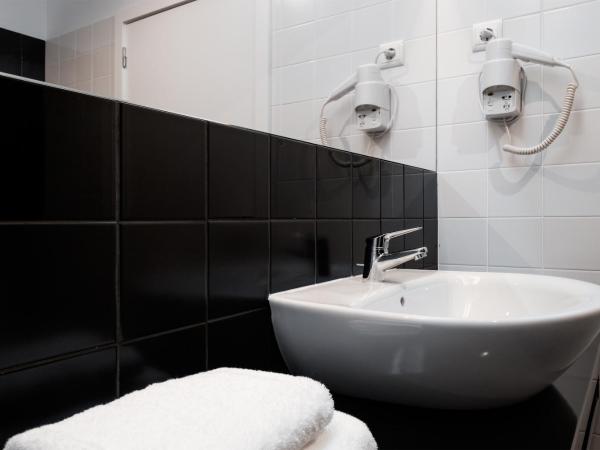 B The Guest Downtown : photo 9 de la chambre chambre double supérieure