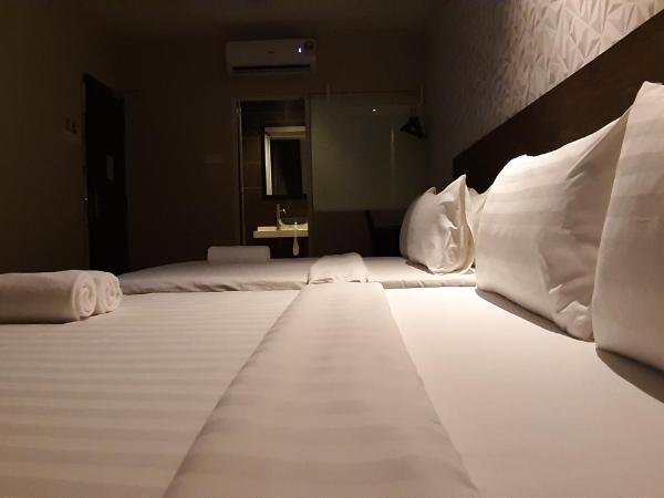 MIICO Hotel @ Mount Austin : photo 9 de la chambre chambre familiale avec fenêtre