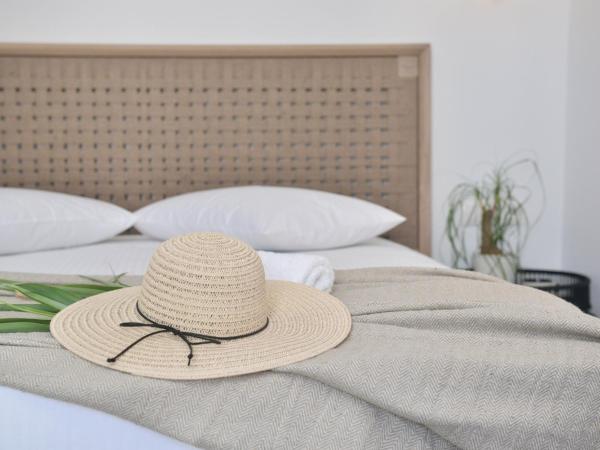 Blue Paradise Apartments : photo 10 de la chambre studio avec vue sur jardin