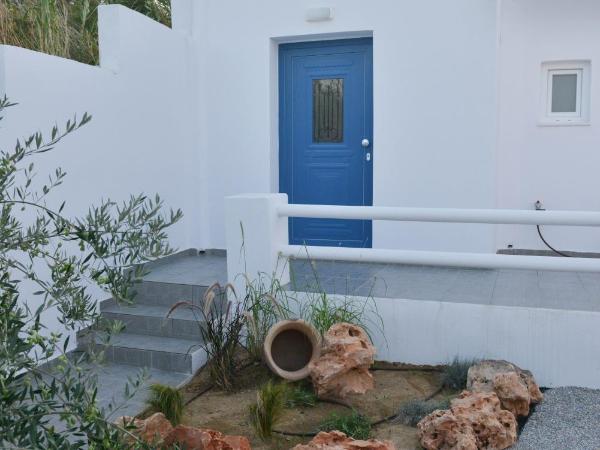 Blue Paradise Apartments : photo 2 de la chambre studio avec vue sur jardin