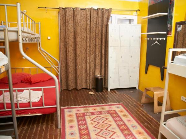 Chillout Lya Hostel & Lounge : photo 2 de la chambre lit dans dortoir mixte de 6 lits