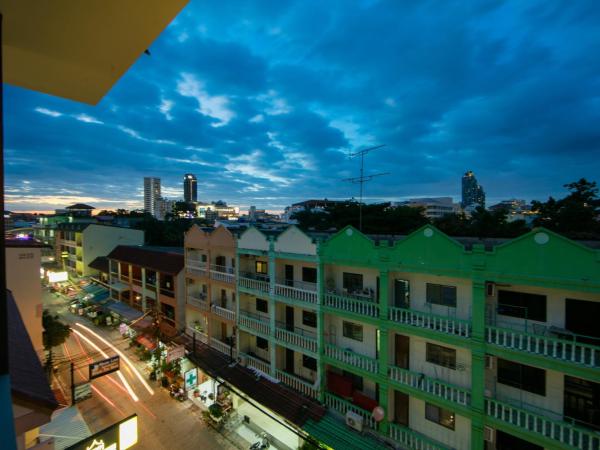 Nalanta Hotel Pattaya : photo 9 de la chambre deluxe double with street view