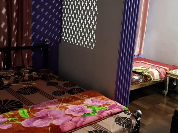 Jagat Villa Guest House : photo 1 de la chambre chambre triple