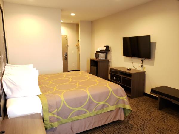 Super 8 by Wyndham St. Louis North : photo 3 de la chambre chambre lit king-size - non-fumeurs