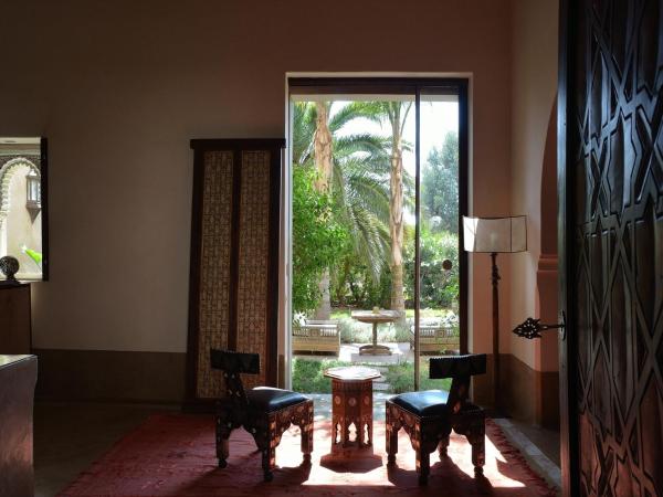 Ksar Char-Bagh Small Luxury Hotels : photo 2 de la chambre suite harim traditionnelle avec jardin privé