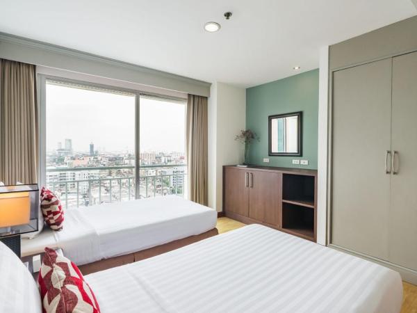 Evergreen Place Siam by UHG : photo 7 de la chambre suite deluxe avec cuisine et baignoire 