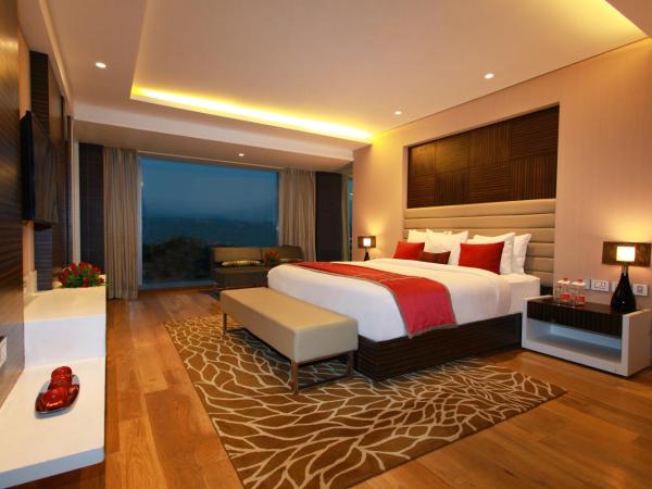 Radisson Udaipur : photo 2 de la chambre suite-enjoy 20% off on food & soft beverages and spa