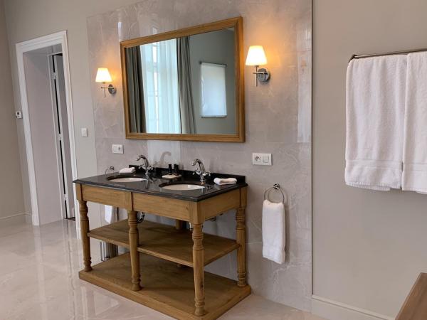 Villa de Noailles : photo 7 de la chambre chambre double ou lits jumeaux deluxe supérieure