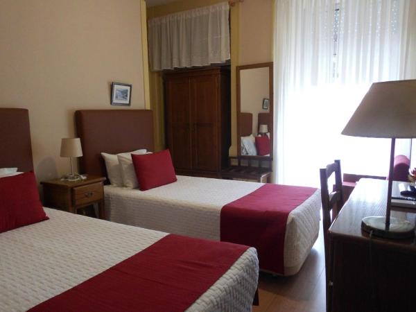 Hotel Larbelo : photo 1 de la chambre chambre lits jumeaux