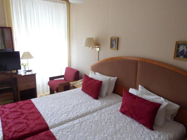 Hotel Larbelo : photo 1 de la chambre chambre triple