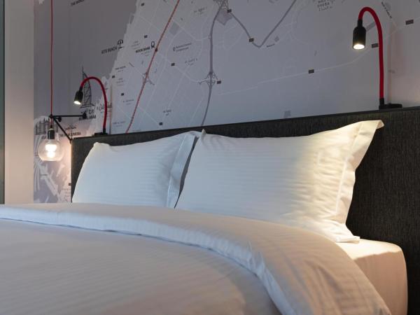 IntercityHotel Dubai Jaddaf Waterfront : photo 5 de la chambre chambre premium - vue sur canal (15 % de réduction sur nourriture et boissons et service de navette vers festival city mall)