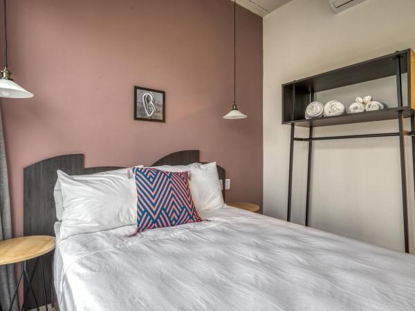 Selina Madalena Sao Paulo : photo 4 de la chambre petite chambre avec salle de bains commune 