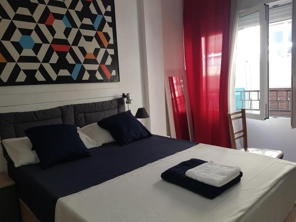 Centric Rooms Mercado : photo 4 de la chambre chambre double avec salle de bains commune
