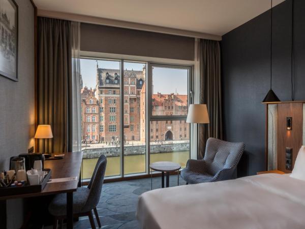 Radisson Hotel & Suites, Gdansk, Wyspa Spichrzów : photo 10 de la chambre chambre supérieure avec accès au spa - vue sur rivière