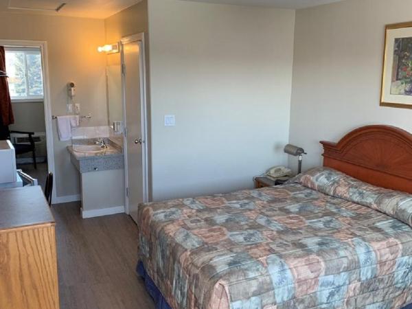 Red Deer Inn & Suites : photo 1 de la chambre suite 2 chambres