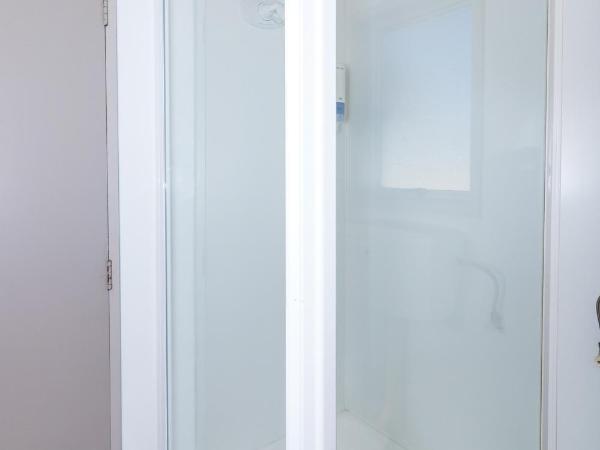 Twin Peaks Lakeside Inn : photo 2 de la chambre studio triple standard