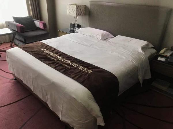 La Perle International Hotel - Free shuttle between hotel and Exhibition Center during Canton Fair & Exhibitor registration Counter : photo 7 de la chambre chambre supérieure lit queen-size