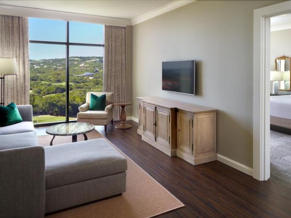 Omni Barton Creek Resort and Spa Austin : photo 1 de la chambre suite fairways signature 
 avec lit king-size