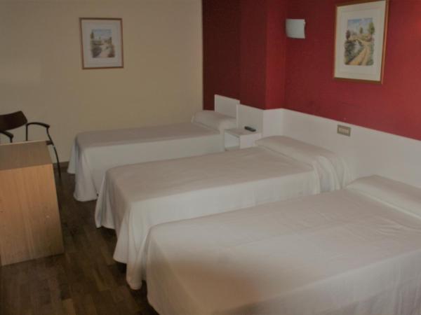Hotel Fuente La Plata : photo 3 de la chambre chambre triple