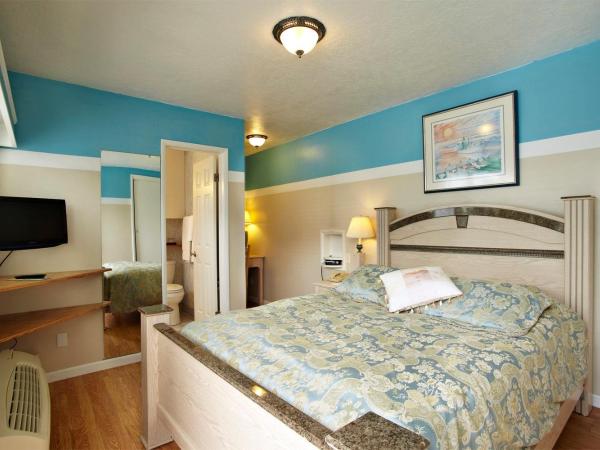 The Inn at Sunset Cliffs : photo 4 de la chambre hébergement lit queen-size côté piscine 