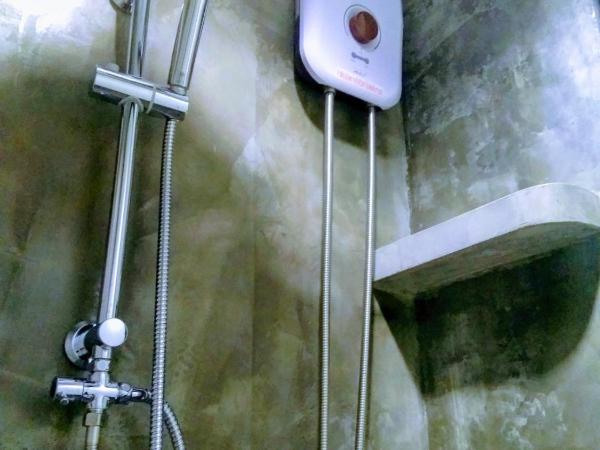 The Marble Hostel : photo 8 de la chambre standard queen room ( no window)