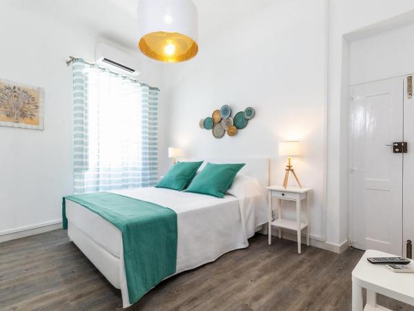 Faro Guest House : photo 3 de la chambre chambre double avec salle de bains privative