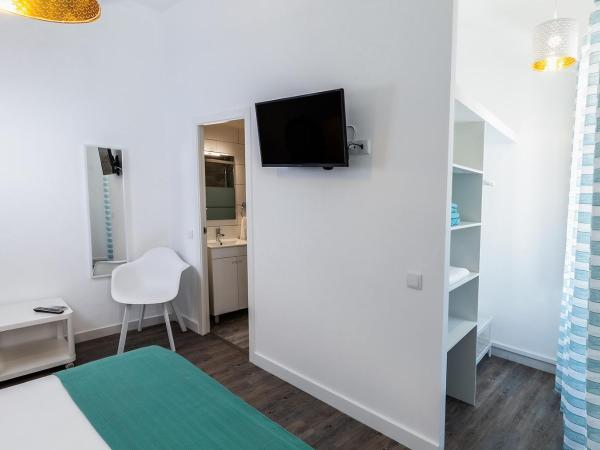 Faro Guest House : photo 5 de la chambre chambre double avec salle de bains privative