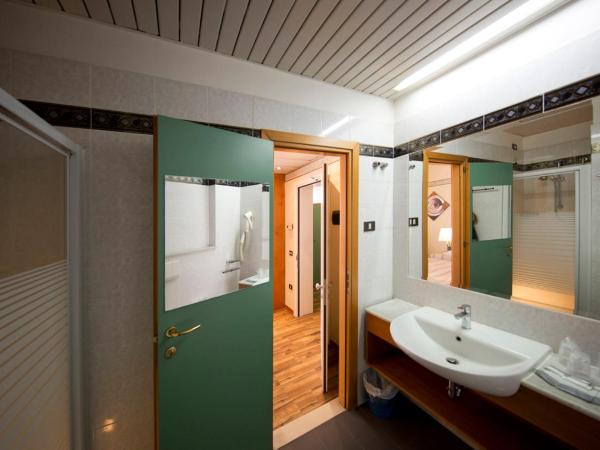 Hotel Marina Bay : photo 1 de la chambre chambre quadruple