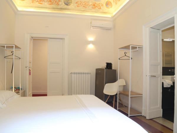 Palazzo del Verga : photo 6 de la chambre chambre lit queen-size avec balcon