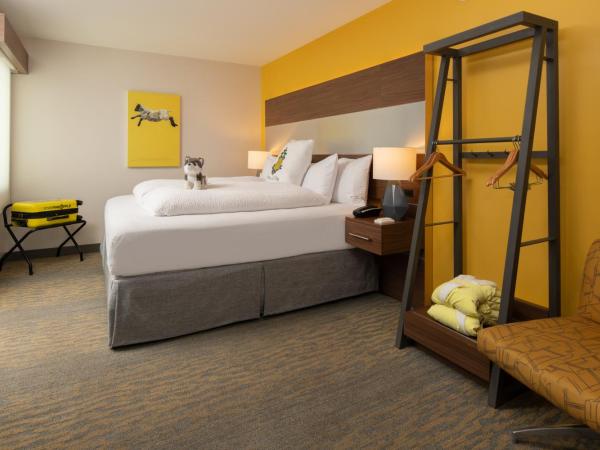 Staypineapple, Hotel Z, Gaslamp San Diego : photo 1 de la chambre chambre z lit king-size avec baignoire - accessible aux personnes à mobilité réduite